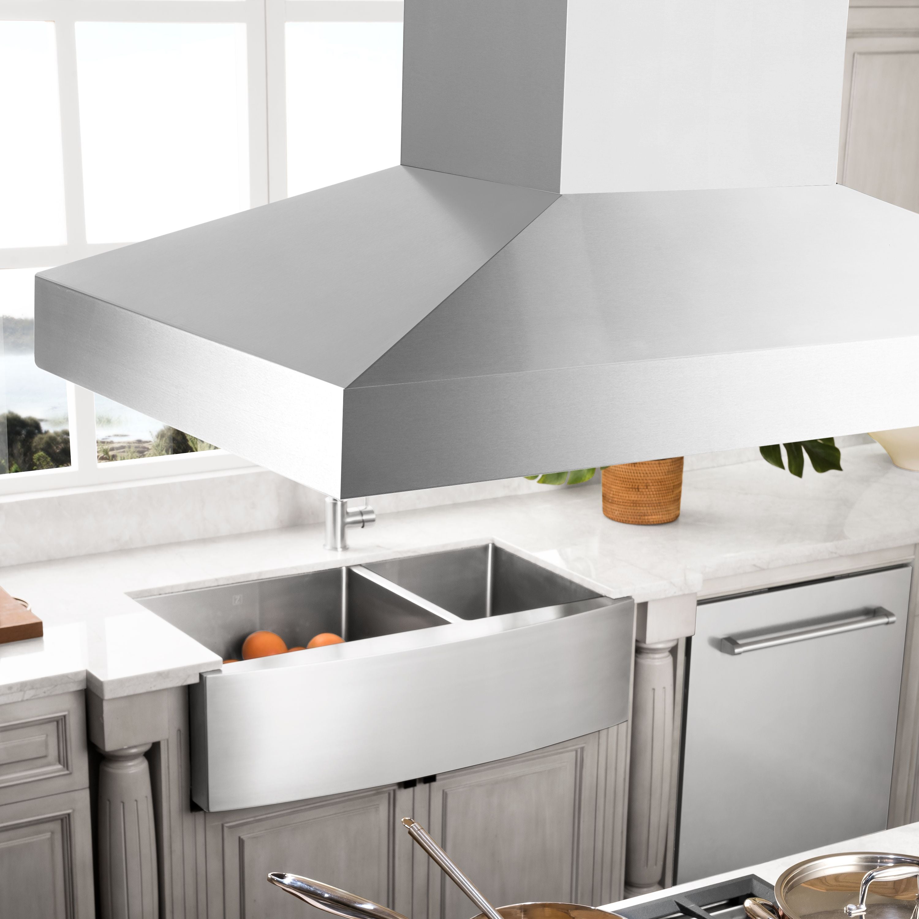 ZLINE 36 in Island Range Hood Stainless Steel Convertible Ducted/Ductless 4-Speed Fan (KL3i-36)
