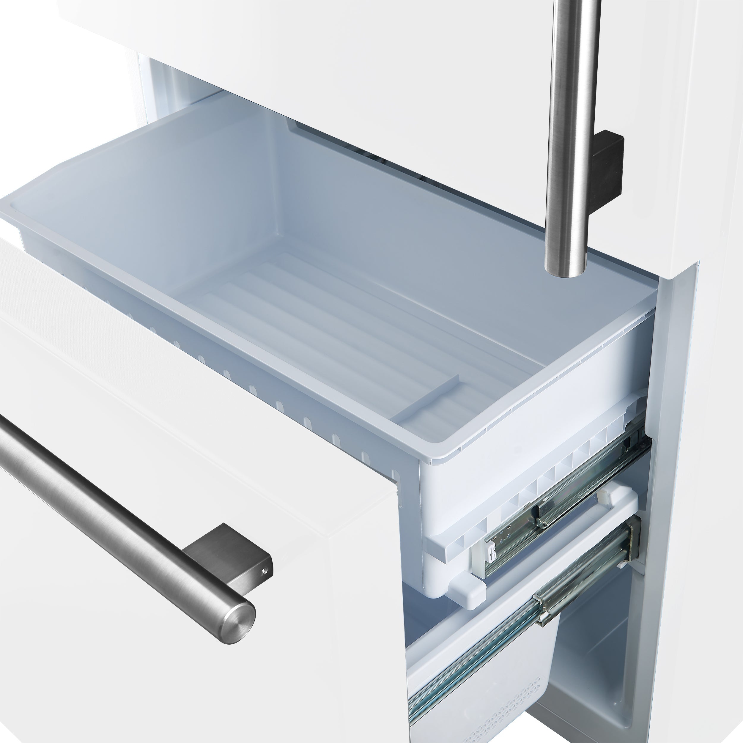 Forno Espresso Milano 31 in French Door Refrigerator with Bottom Freezer, 17.2 cu ft, Left Swing, Ice Maker, White Finish, Includes Stainless Steel Handles (Model FFFFD1786-31WHT)