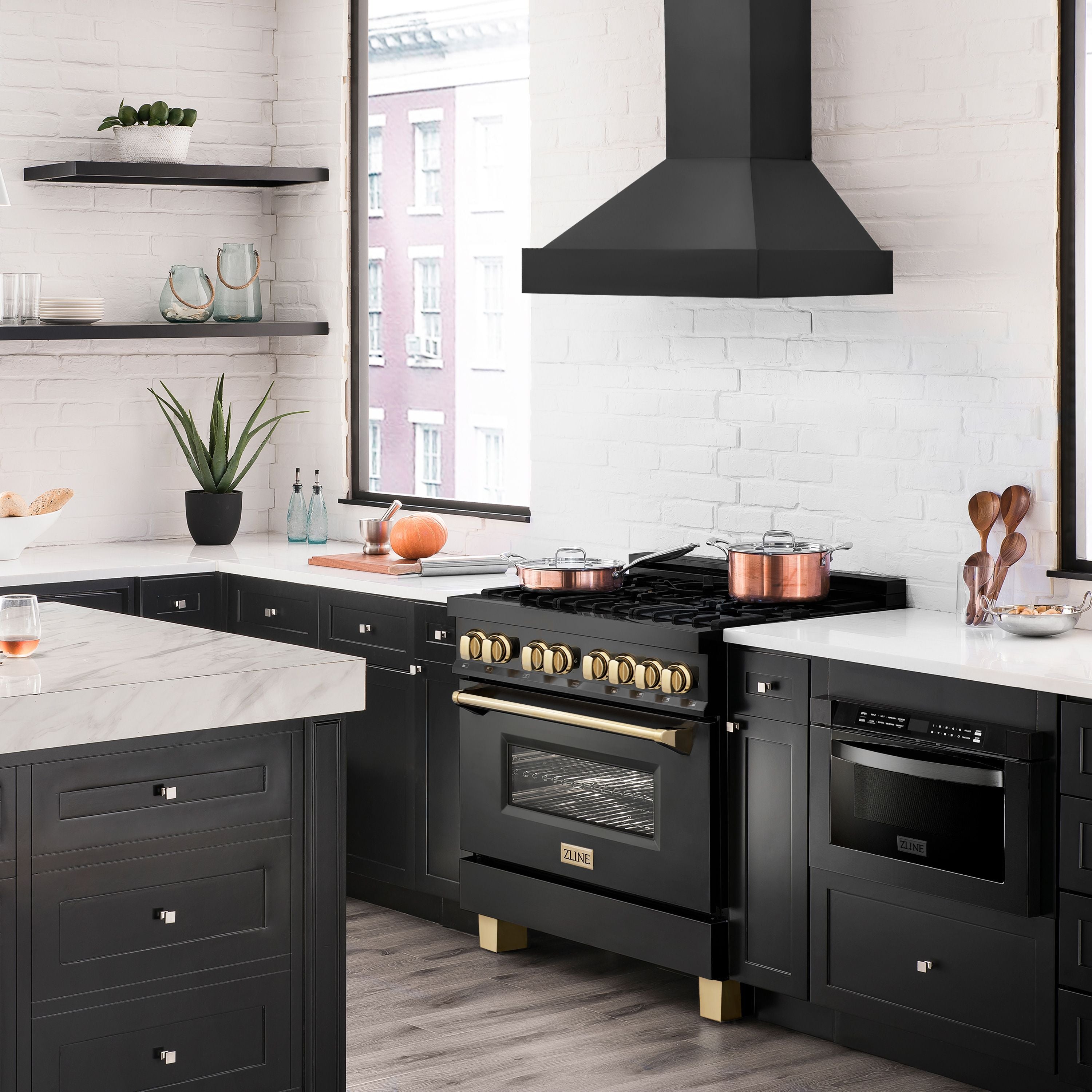 ZLINE 36 in Wall Mount Range Hood 700 CFM Black Stainless Steel (BS655N-36)
