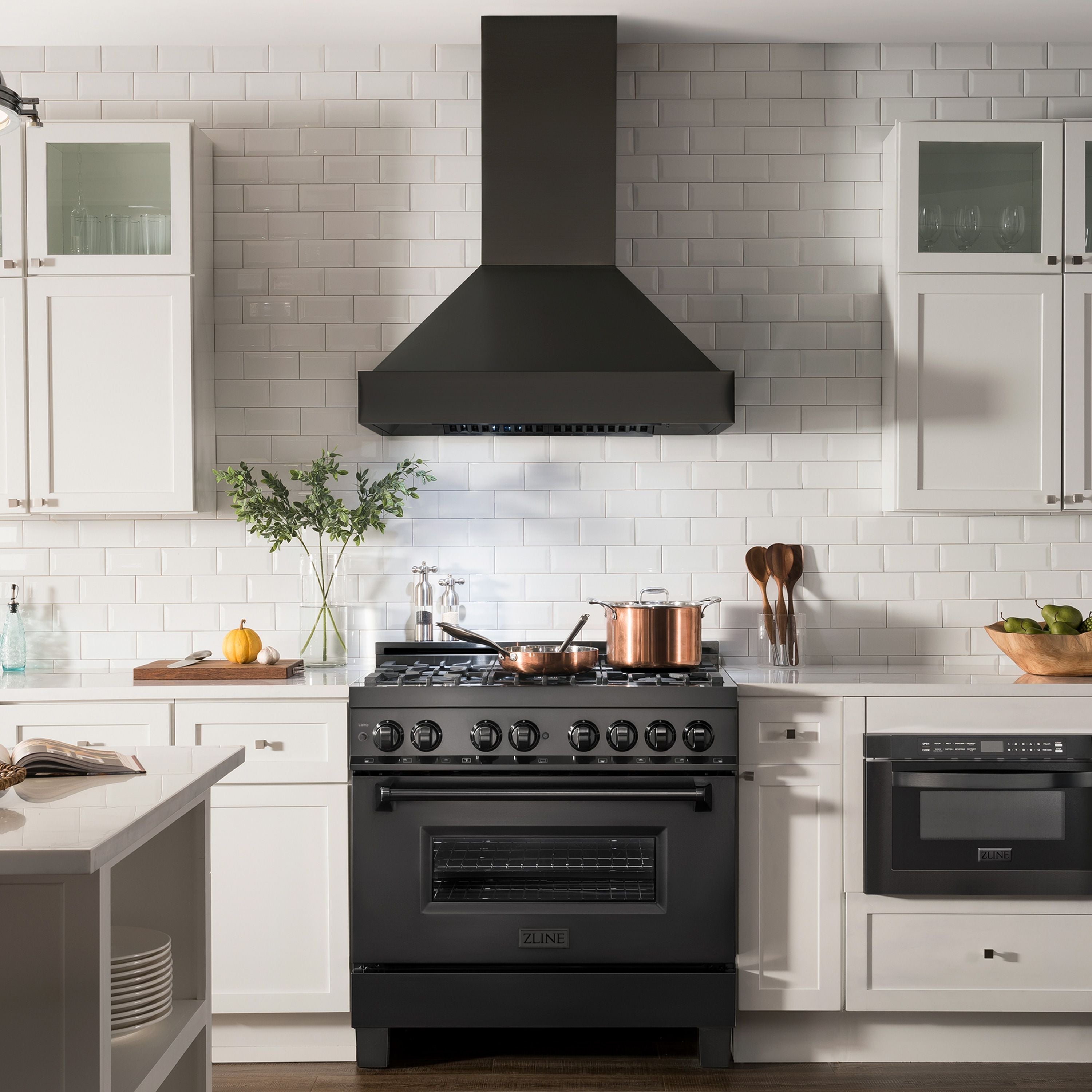 ZLINE 36 in Wall Mount Range Hood 700 CFM Black Stainless Steel (BS655N-36)