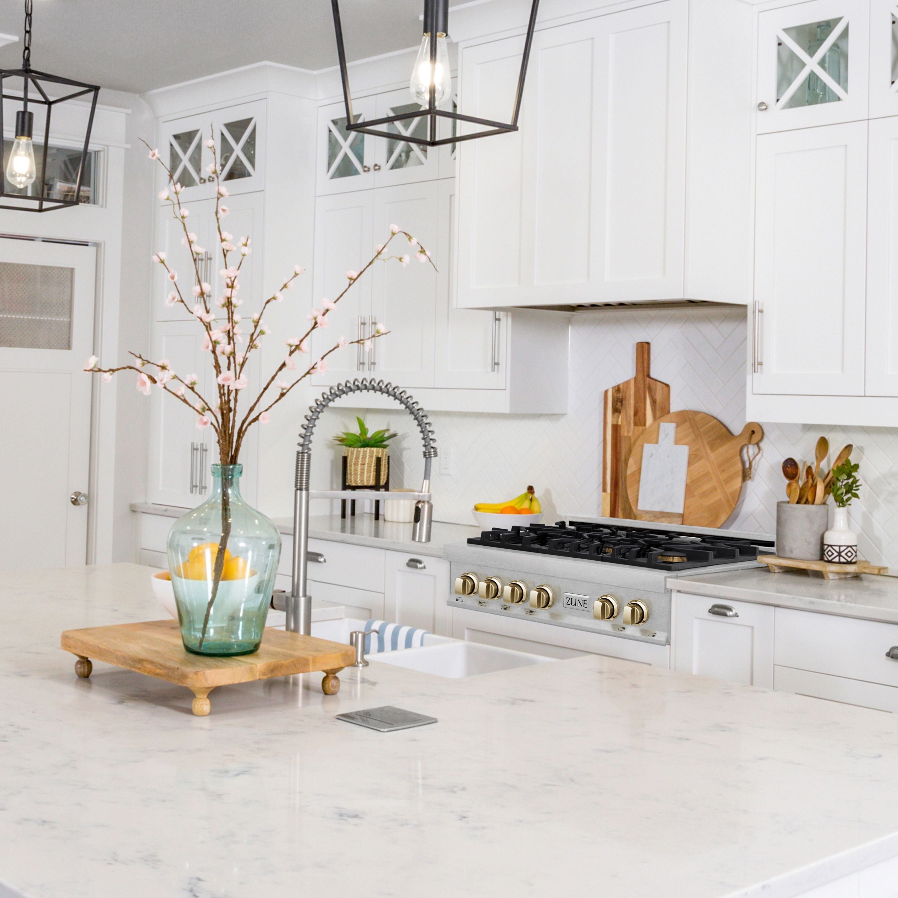ZLINE Autograph 36" Legacy Gas Rangetop with 6 Burners and Porcelain Cooktop in Satin Stainless Steel with Polished Gold Accents, RTSZ-36-G