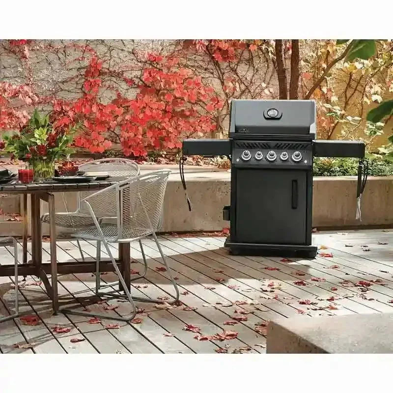Napoleon Grills Phantom Rogue 425 RSIB Gas BBQ Grill