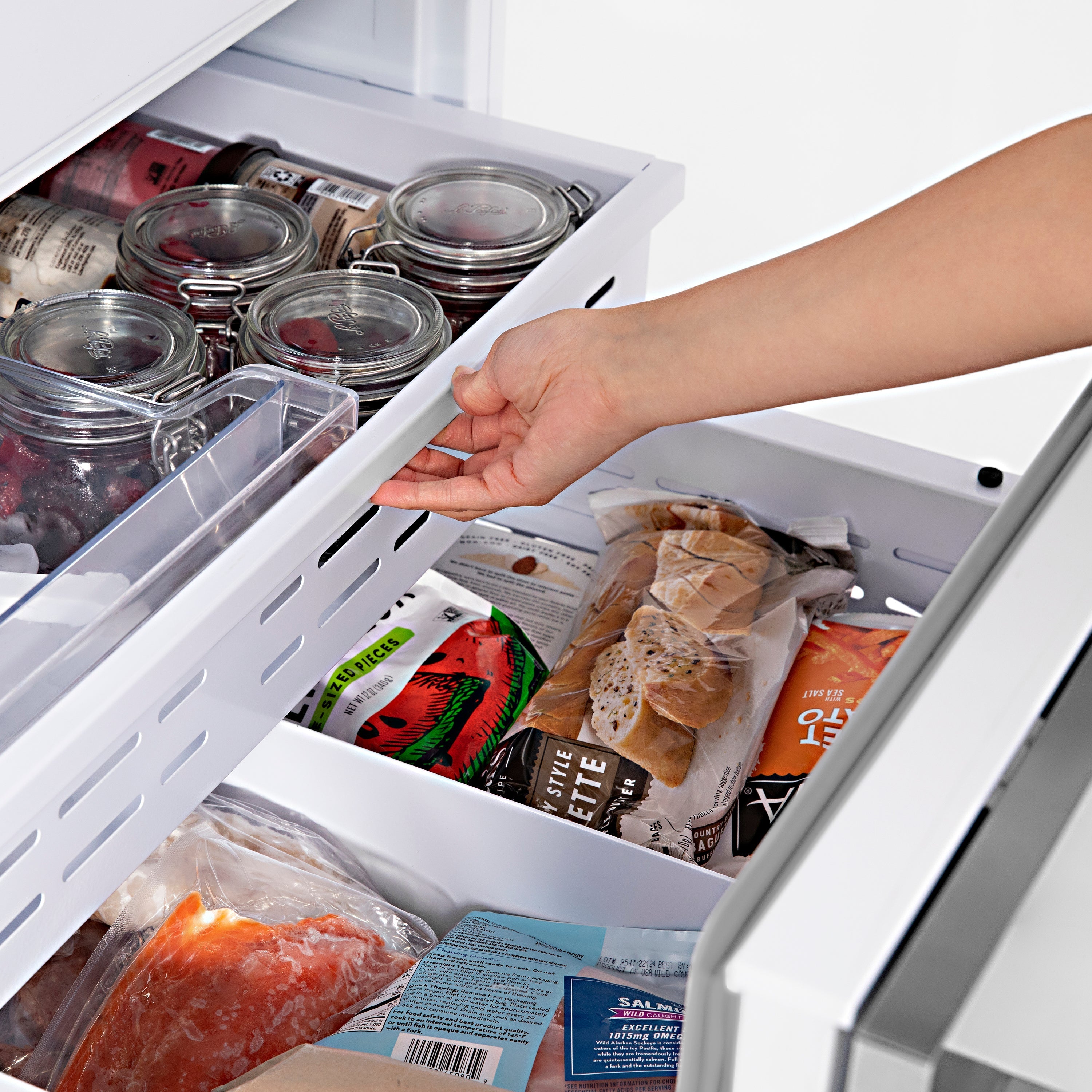 ZLINE 30 in Built-In Refrigerator 16.1 cu. ft Internal Water & Ice Dispenser Gold Accents (RBIVZ-304-30-G)