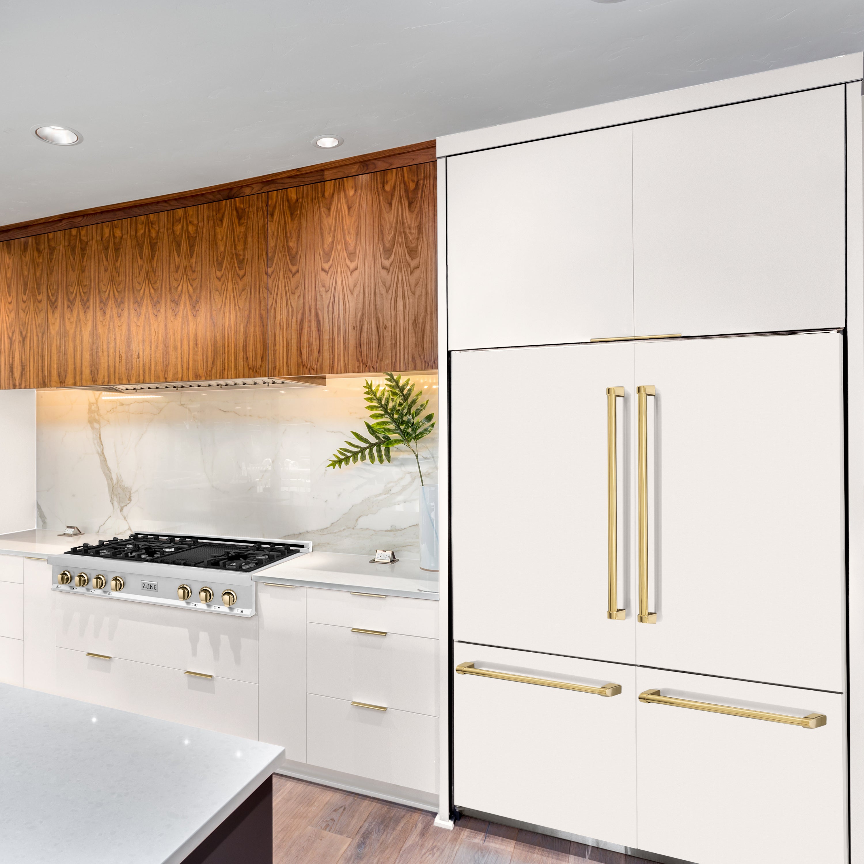 ZLINE 60 in Built-In Refrigerator 32.2 cu ft Internal Water & Ice Dispenser White Matte Gold Accents (RBIVZ-WM-60-G)